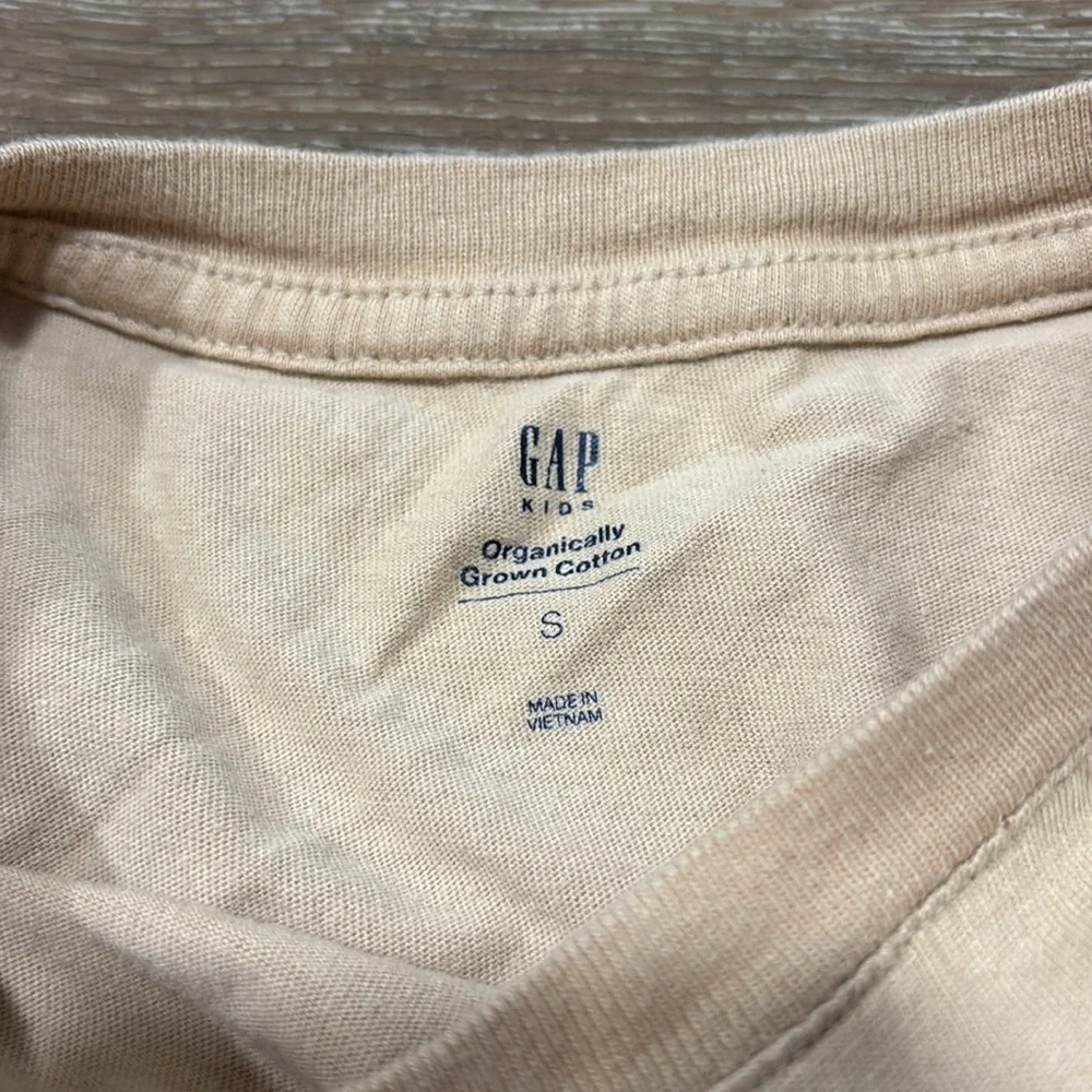 GAP Embroidered T-shirt - Picture 2 of 2